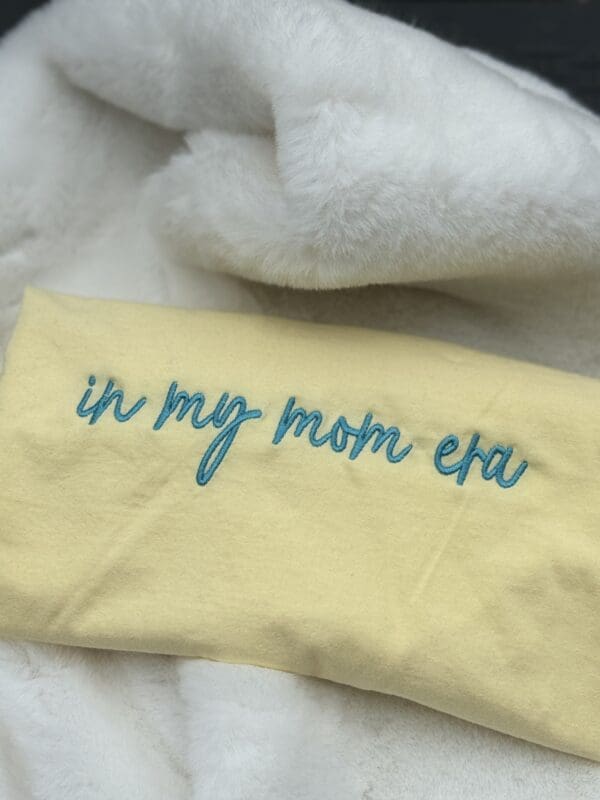 A yellow bag with the words " in my mom eta ".